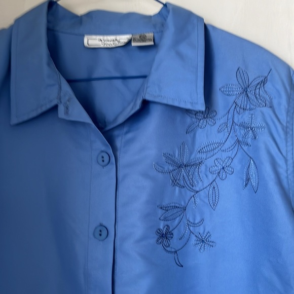 Lightweight jacket with pockets. Blue polyester - Picture 2 of 6